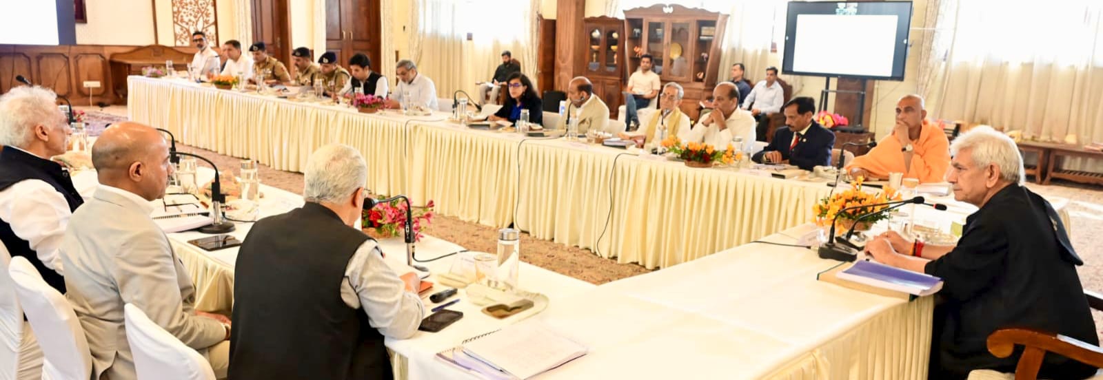 'LG Manoj Sinha Chairs 49th Board Meeting of Shri Amarnathji Shrine Board to Review Yatra Preparedness'
