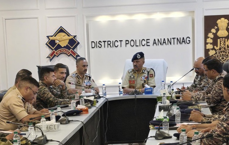 'DG-P J&K Nalin Prabhat Chairs High-Level Security Review in South Kashmir, Commends Forces for Ensuring Safe Amarnath Yatra'