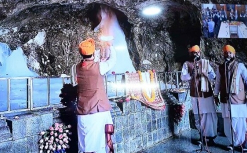 'Lt Governor performs Pratham Puja of Shri Amarnath Ji Yatra'