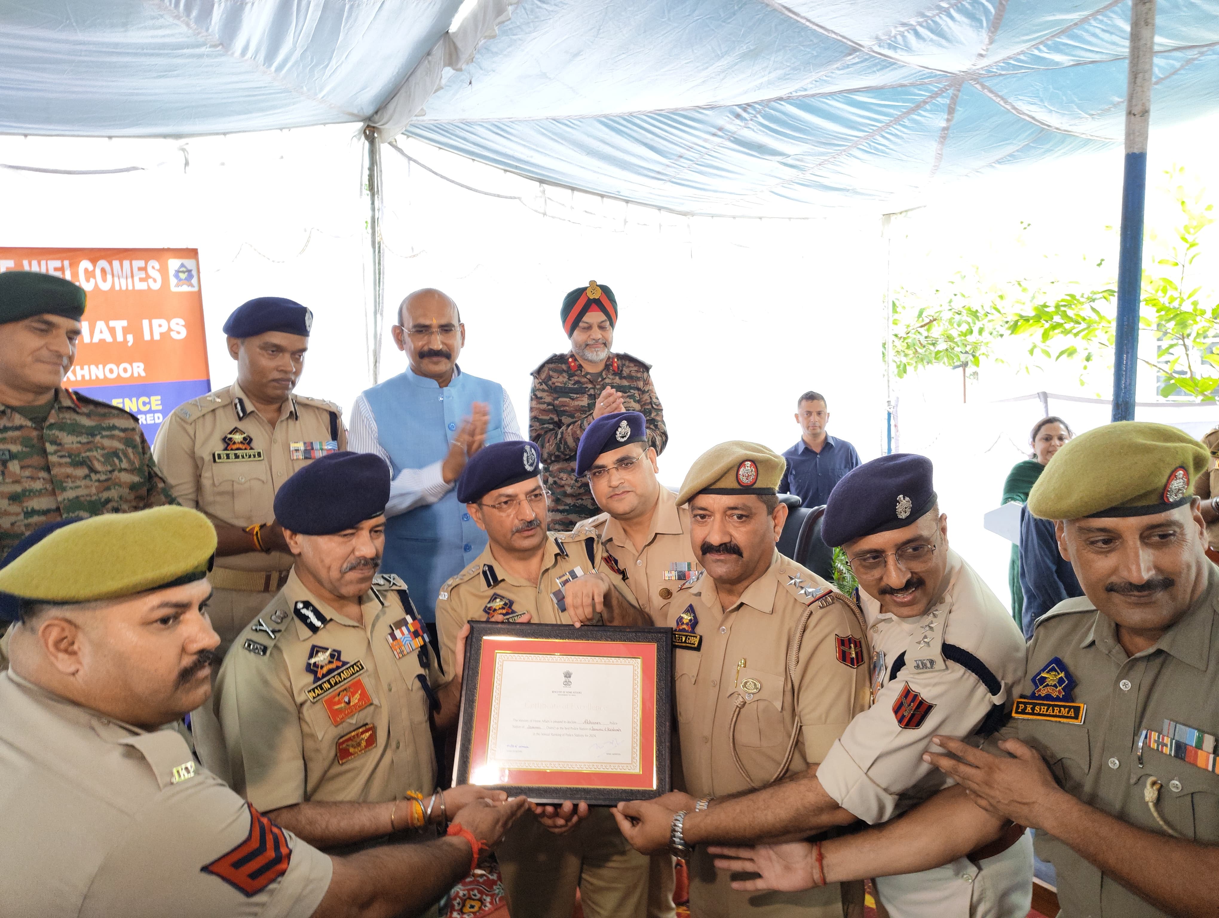 'DGP Felicitates Akhnoor Police Station for Excellence Award from MHA'