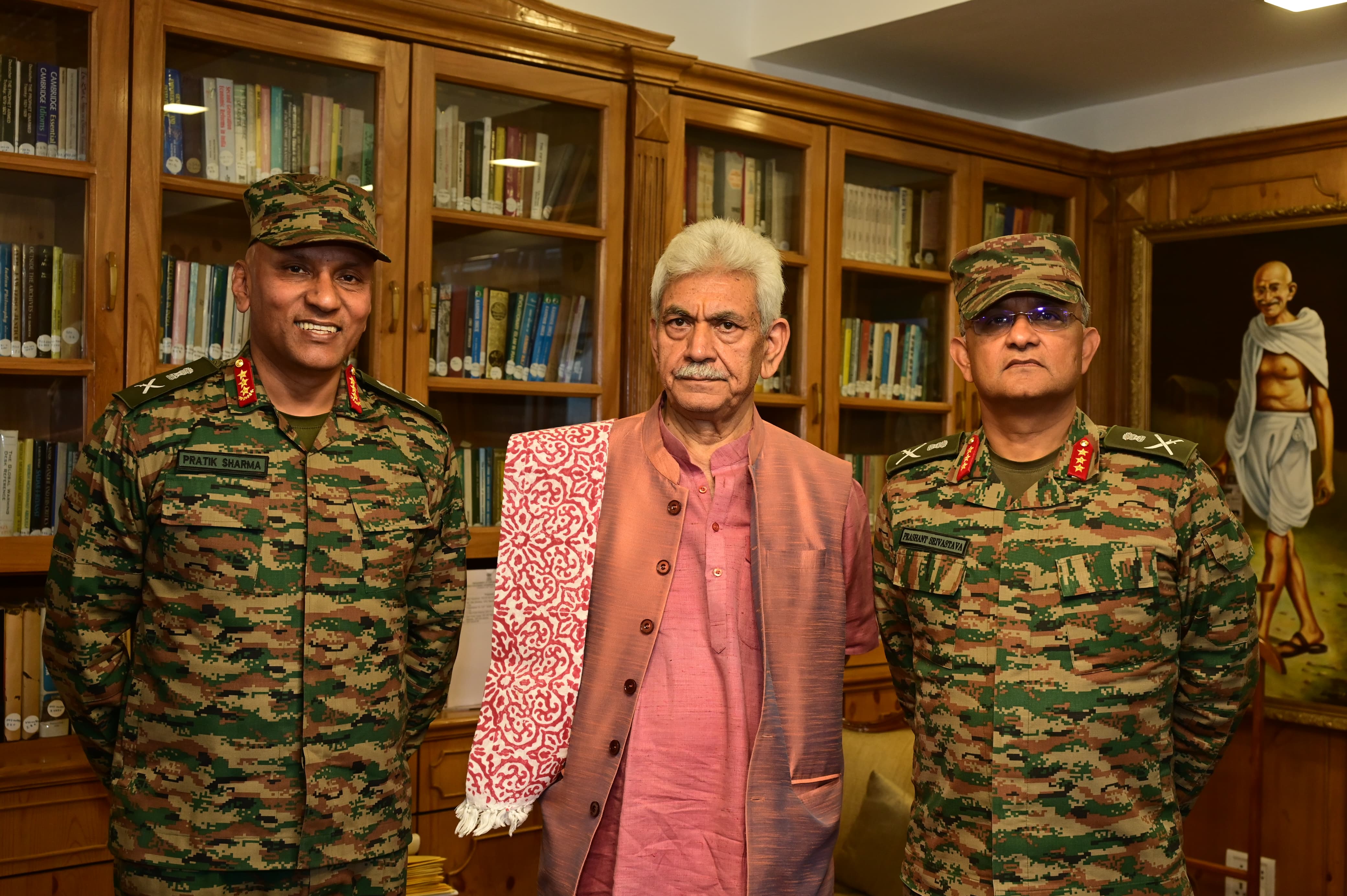 'GoC-in-C Northern Command briefs Lieutenant Governor on Operation Mahadev'
