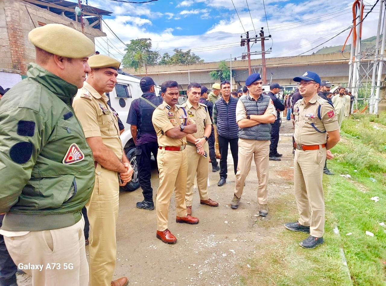 '*Srinagar Police Extends Frontline Support Amid Adverse Weather*'