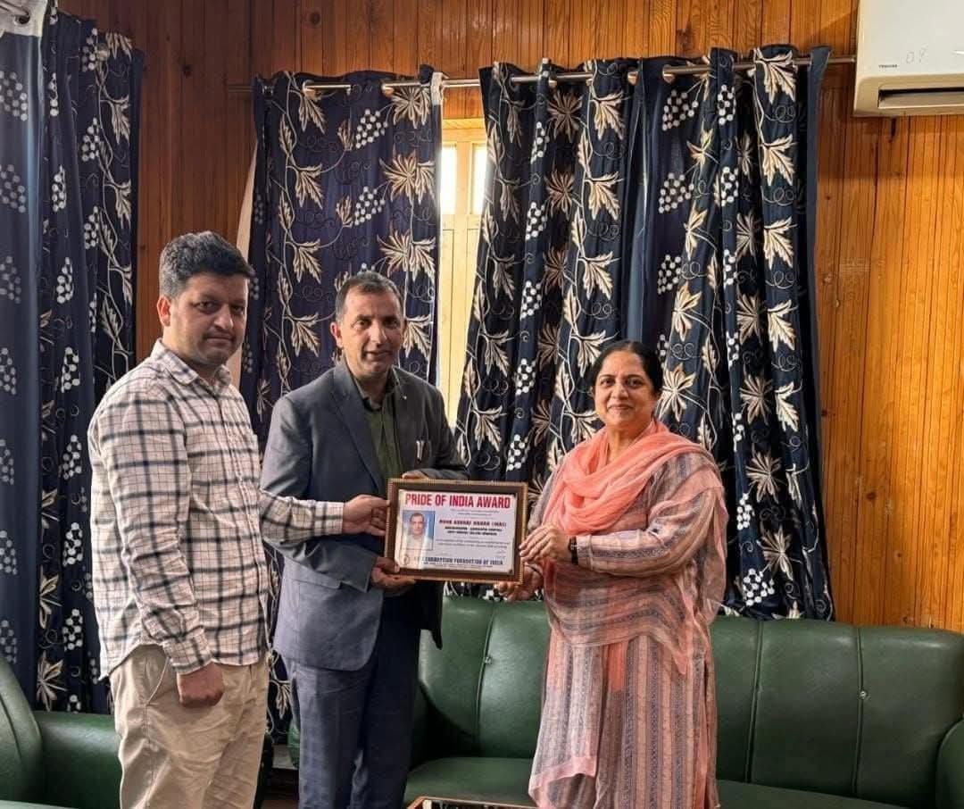'JKAS Officer Mohammad Ashraf Hakak Honoured with ‘Pride of India Award’ Award Presented by Principal GMC Srinagar and Director ACFI Kashmir'