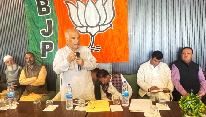 'BJP holds strategy meeting in Budgam, reaffirms commitment to serve people with dedication'