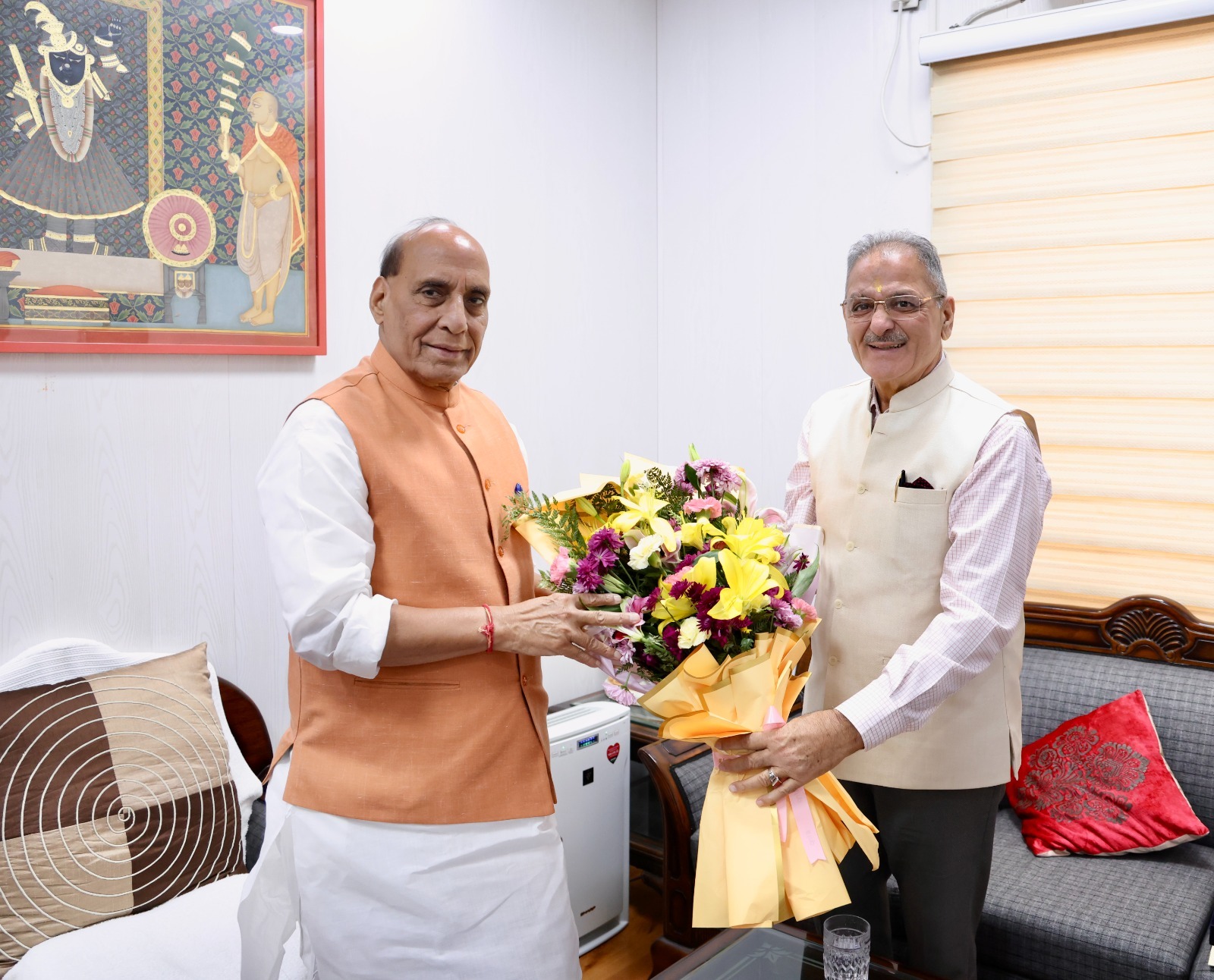 'Ladakh: LG Kavinder Gupta Meets Defence Minister Rajnath Singh; Focus on Air Connectivity and Humanitarian Aid for Ladakh'