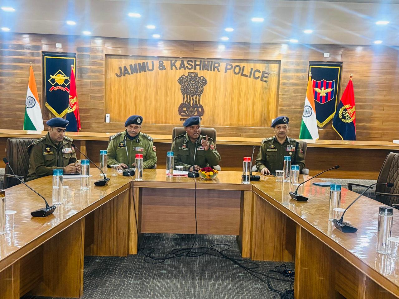 'IGP Jammu Reviews ERSS-112 Preparedness at DPL and District PCR Jammu'