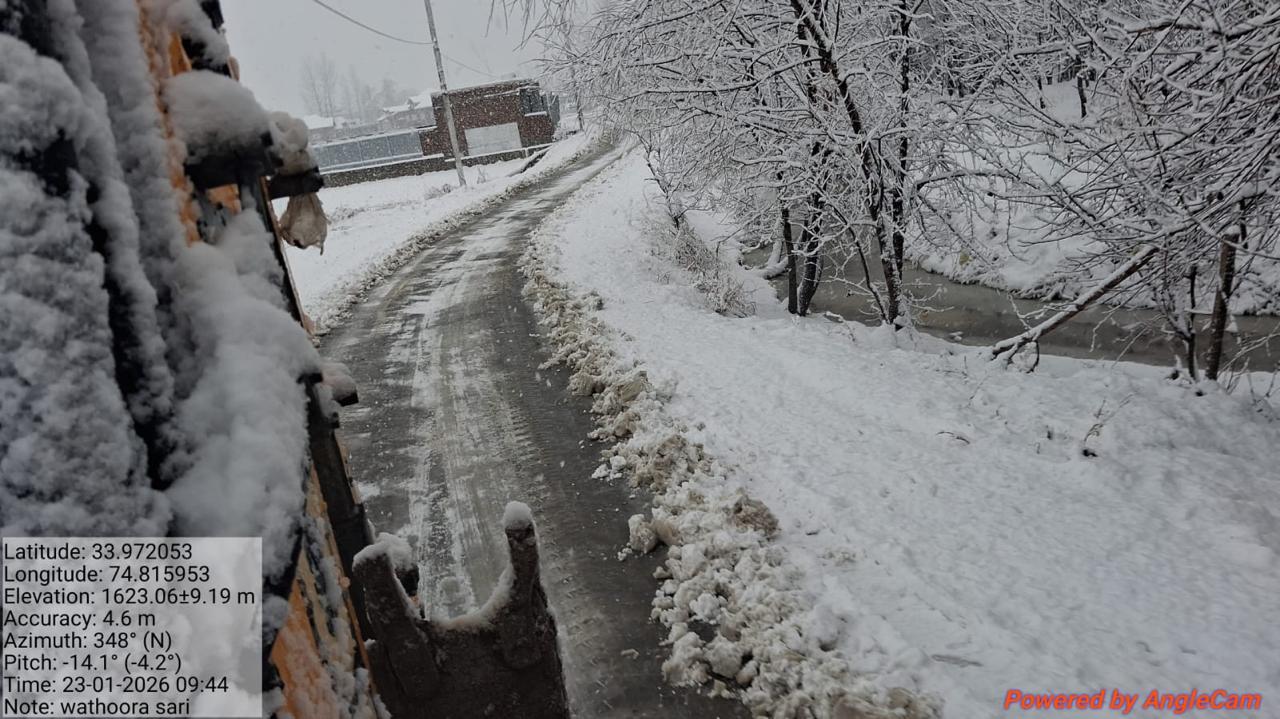 'Fresh Snowfall Disrupts Connectivity in Kashmir; Highway Closed, Flights and Trains Suspended'