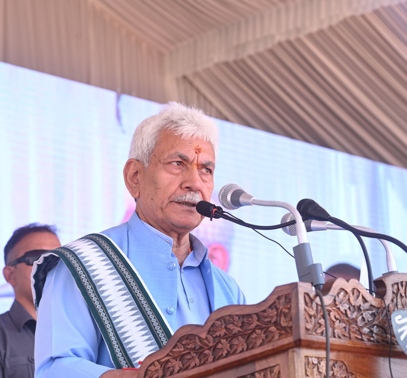 'LG Manoj Sinha Applauds Rescue Teams for Saving 300 Tourists Stranded in Gulmarg Cable Cars'