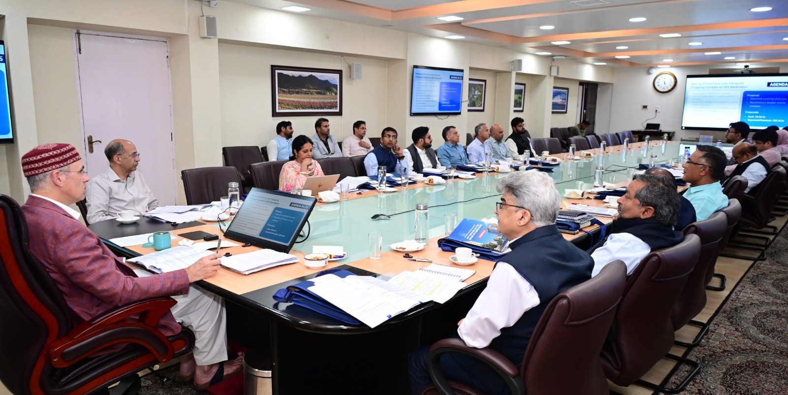 'CM Omar Abdullah chairs 84th Board of Directors meeting of Srinagar Development Authority ,      Reviews urban development initiatives, housing & allied infrastructure projects for Srinagar  '
