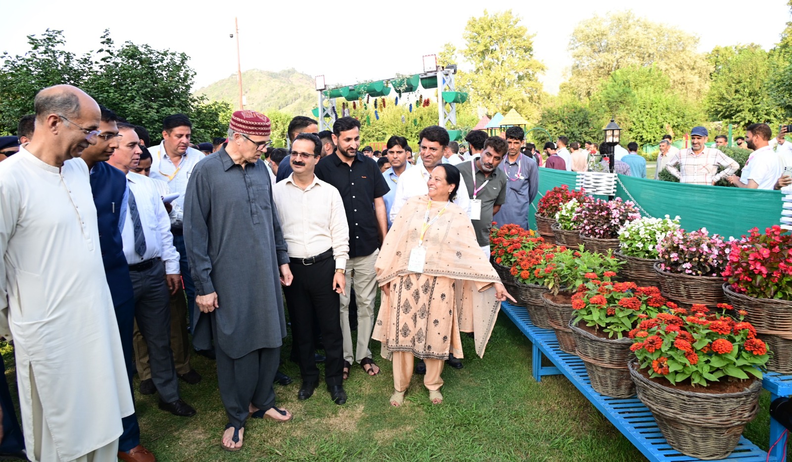 'CM Omar Abdullah Inaugurates Srinagar’s First Waste-to-Wonder Flower Garden'