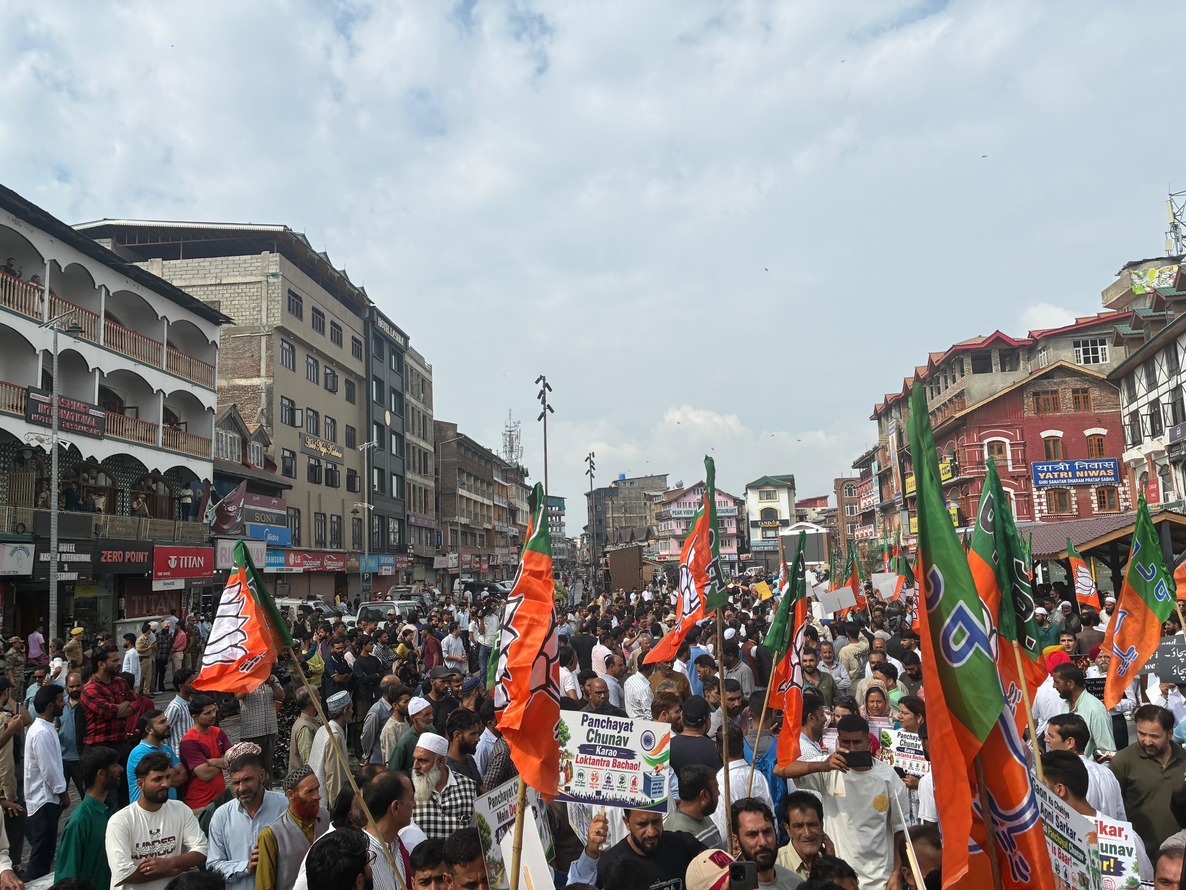 'BJP Draws Large Gathering in Lal Chowk, Signals Growing Political Footprint in Kashmir ,   Massive Srinagar Rally Highlights BJP’s Expanding Outreach, While Public Discontent with NC Government Comes Into Focus '