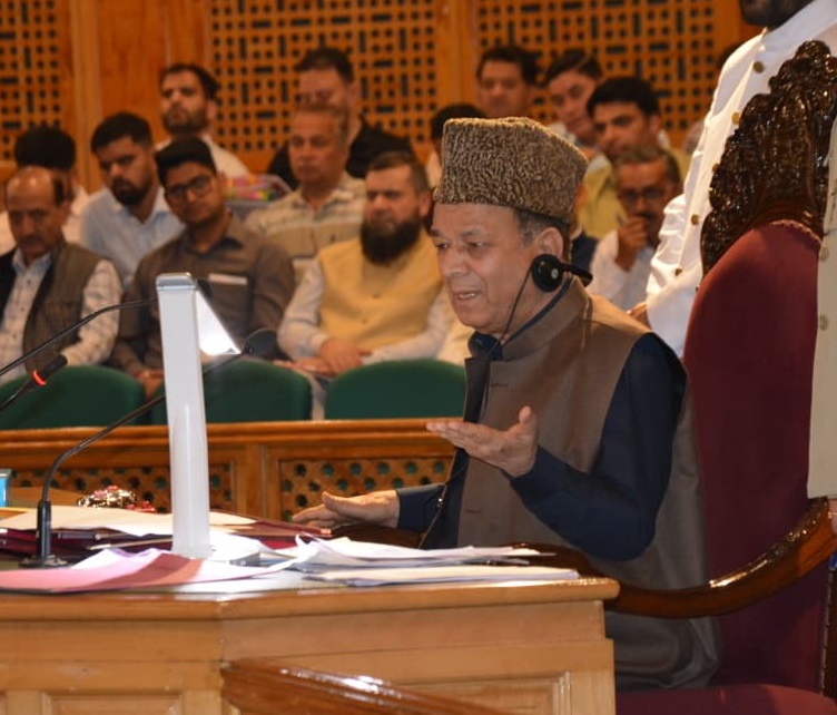 'Speaker Directs Government to Notify New Car Policy Within 15 Days'