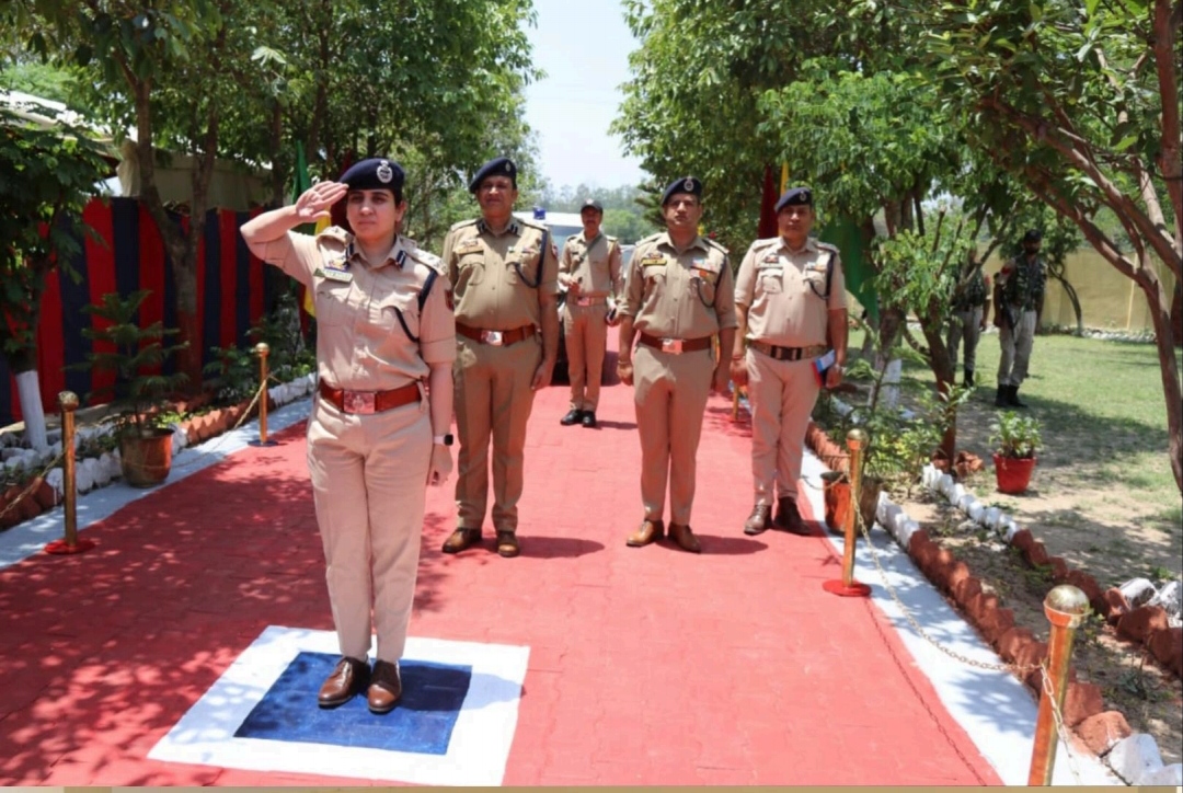 'Sarah Rizvi-IPS Dy. Inspector General of Police, IRP Range Jammu visits Battalion Headquarters and interacts with officers & Jawans*'